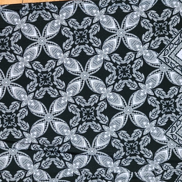 Denim 24/7 SIZE 18/20 BLACK, GRAY, AND WHITE PRINTED WIDE LEG PANTS. - Picture 5 of 8